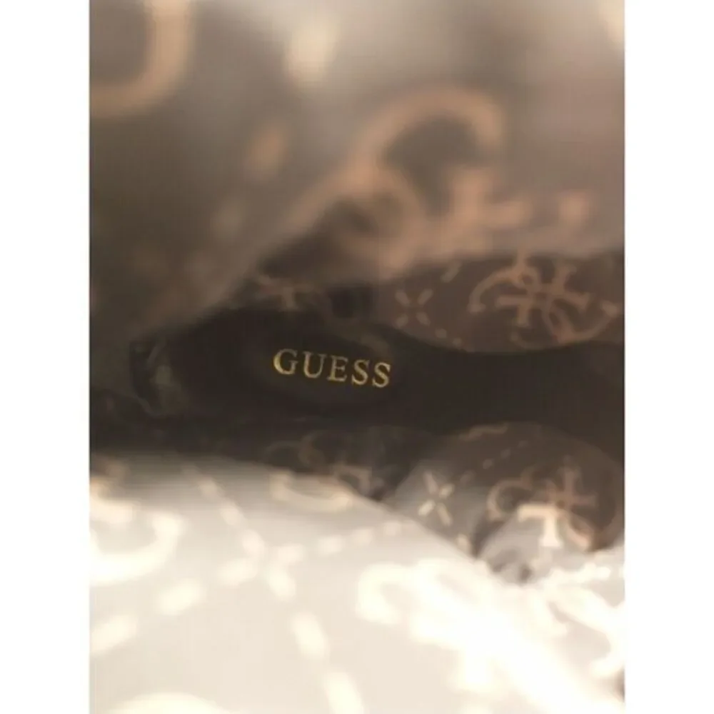 Guess Winter Ankle Snow Boots Womens Size 6.5 Black Leather Puffer‎ Pull On